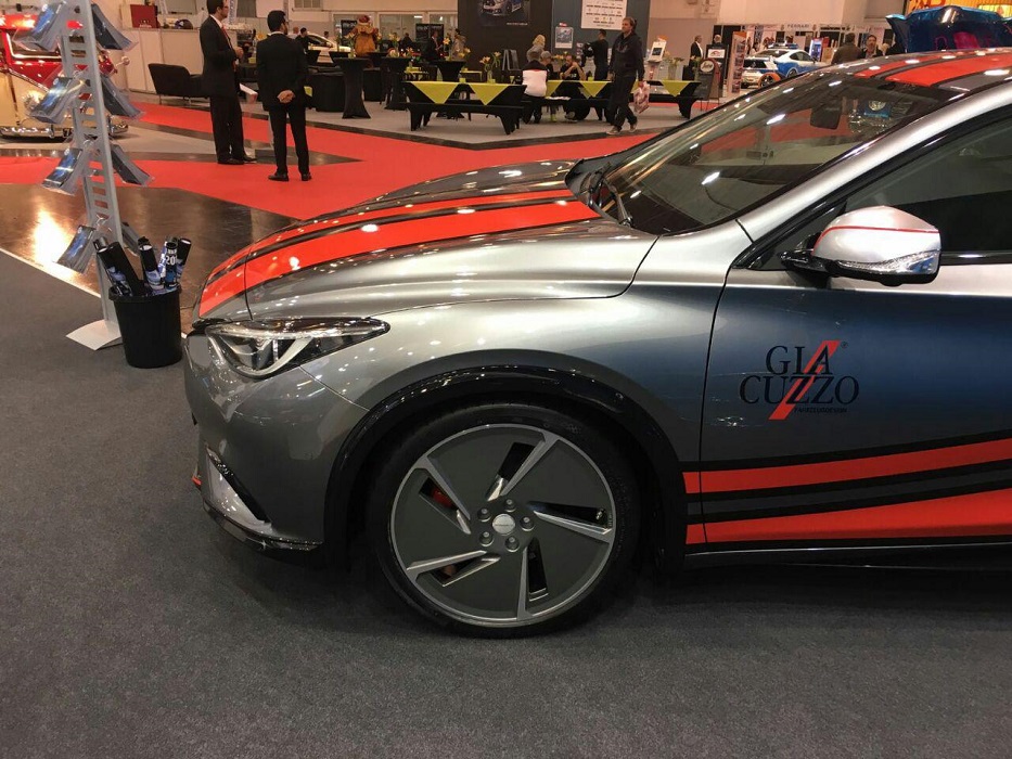 Borbet-Aero-Tec-Felge-im-exlusiven-titan-matt-auf-der-Essen-Motor-Show.jpg